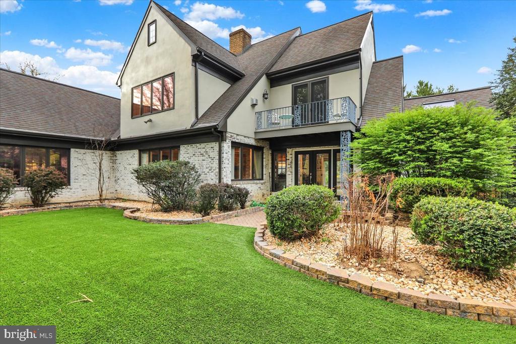 520 STONEHENGE DRIVE
