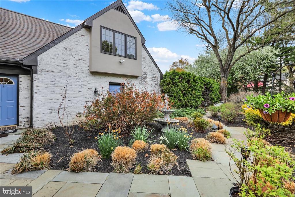 520 STONEHENGE DRIVE