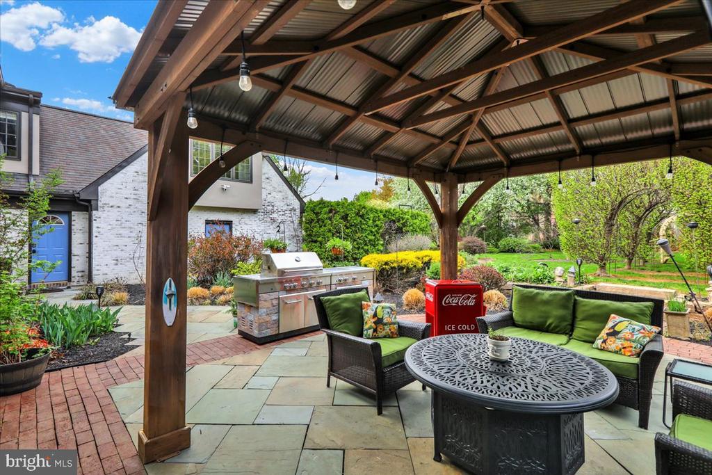 520 STONEHENGE DRIVE