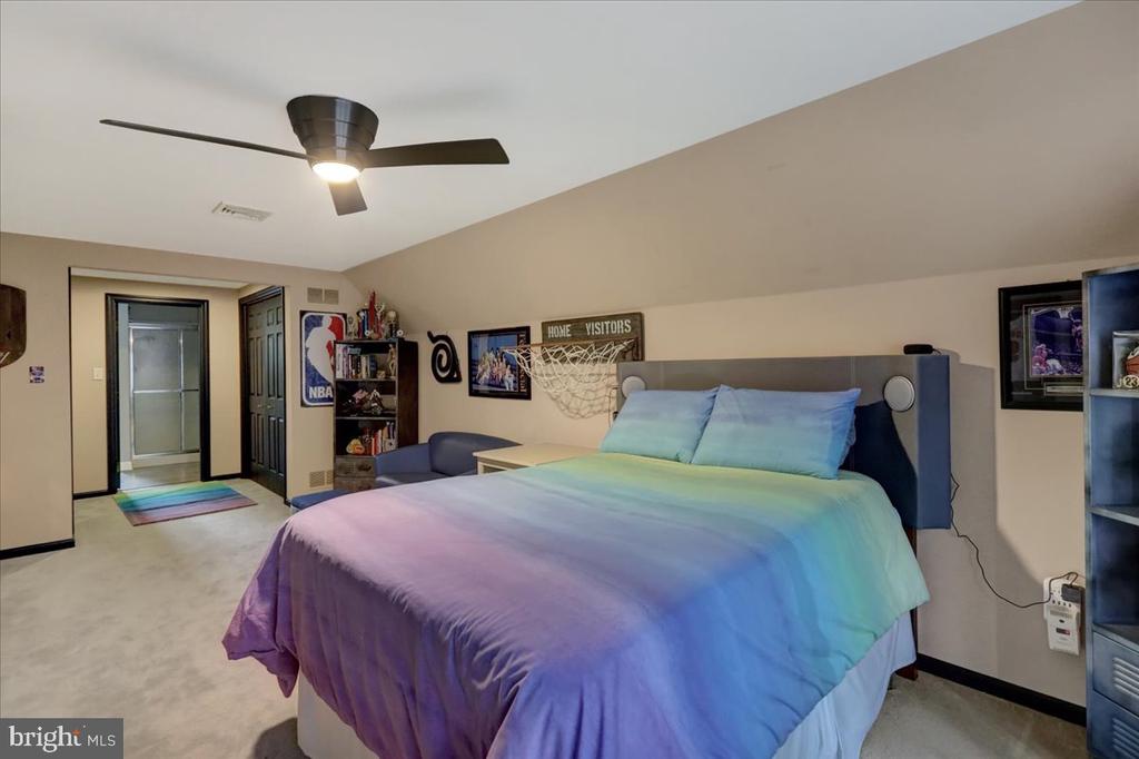 520 STONEHENGE DRIVE