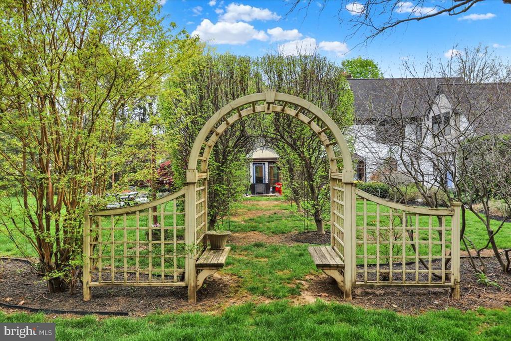 520 STONEHENGE DRIVE