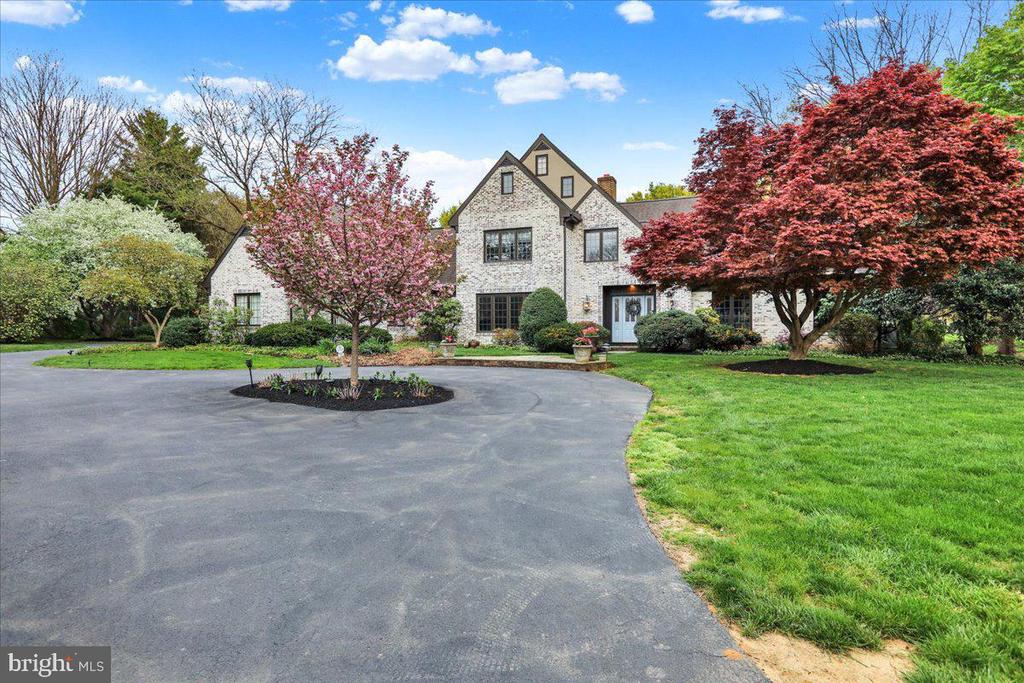 520 STONEHENGE DRIVE