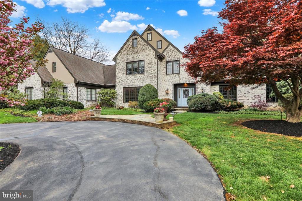 520 STONEHENGE DRIVE