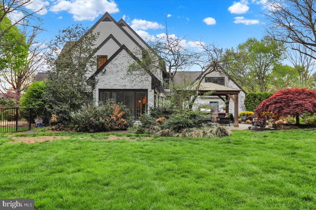 520 STONEHENGE DRIVE