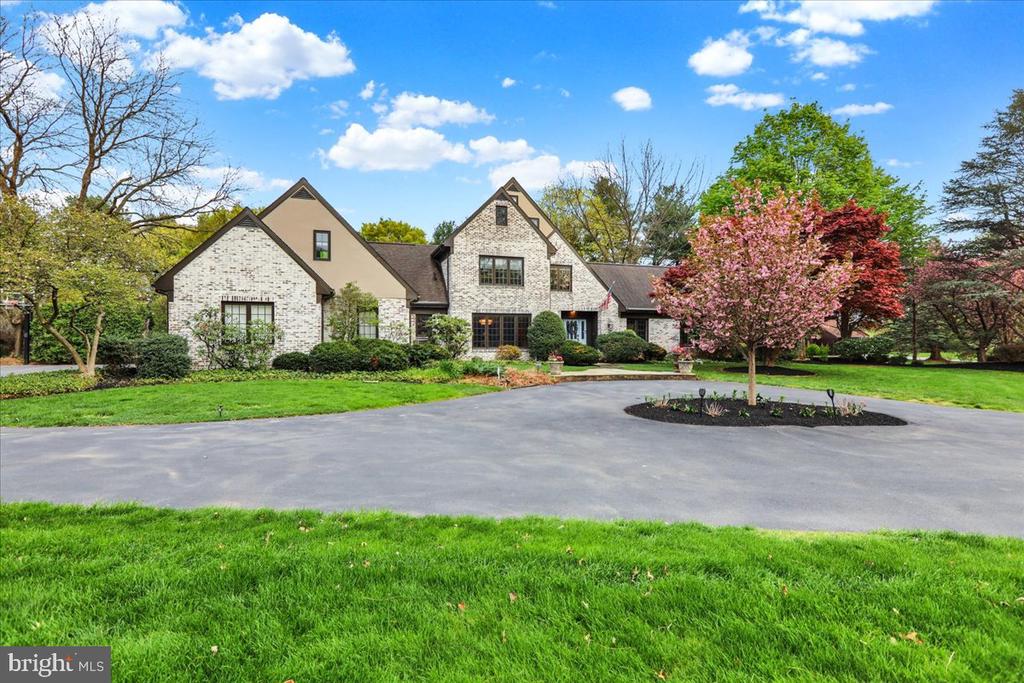 520 STONEHENGE DRIVE