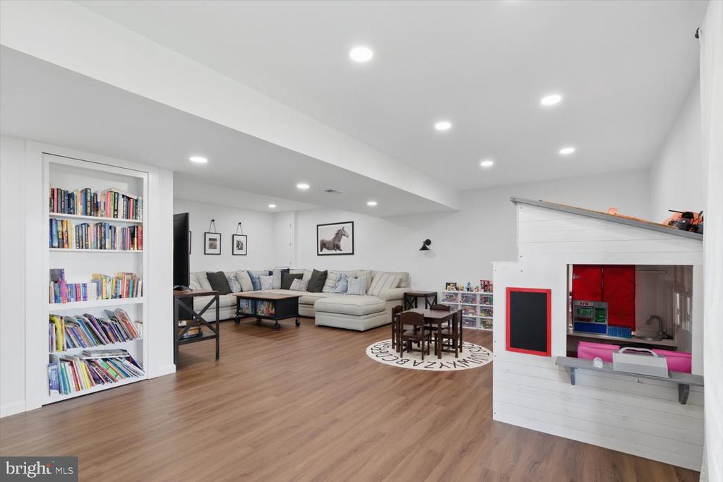 3931 ARCHER LANE