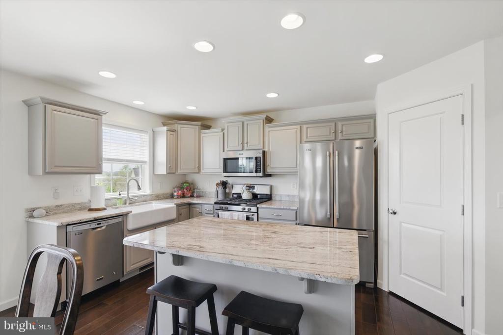 3931 ARCHER LANE