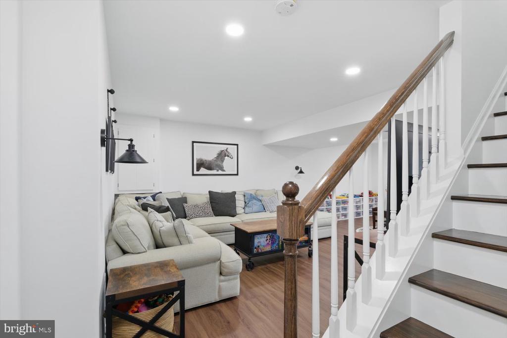3931 ARCHER LANE