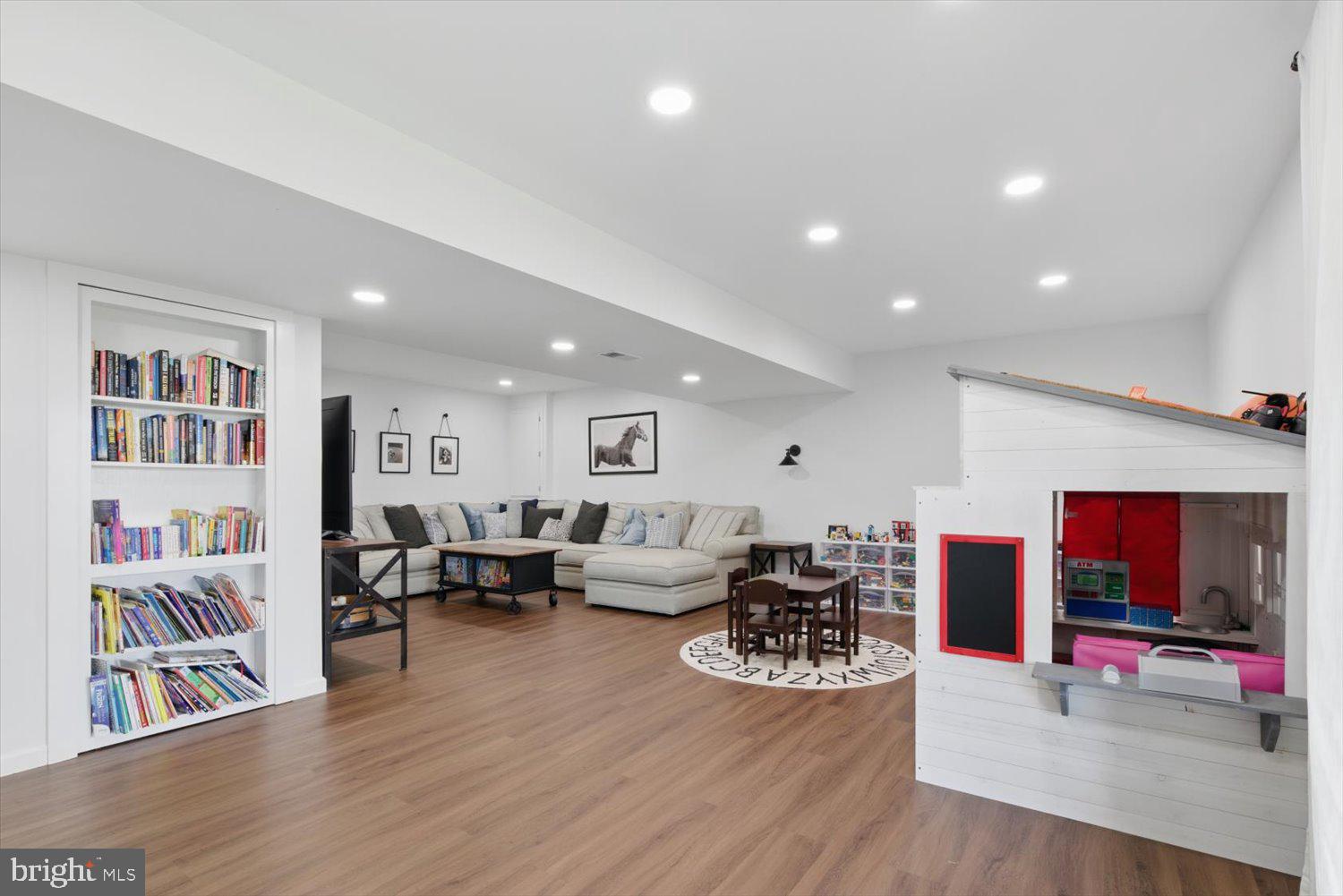 3931 ARCHER LANE