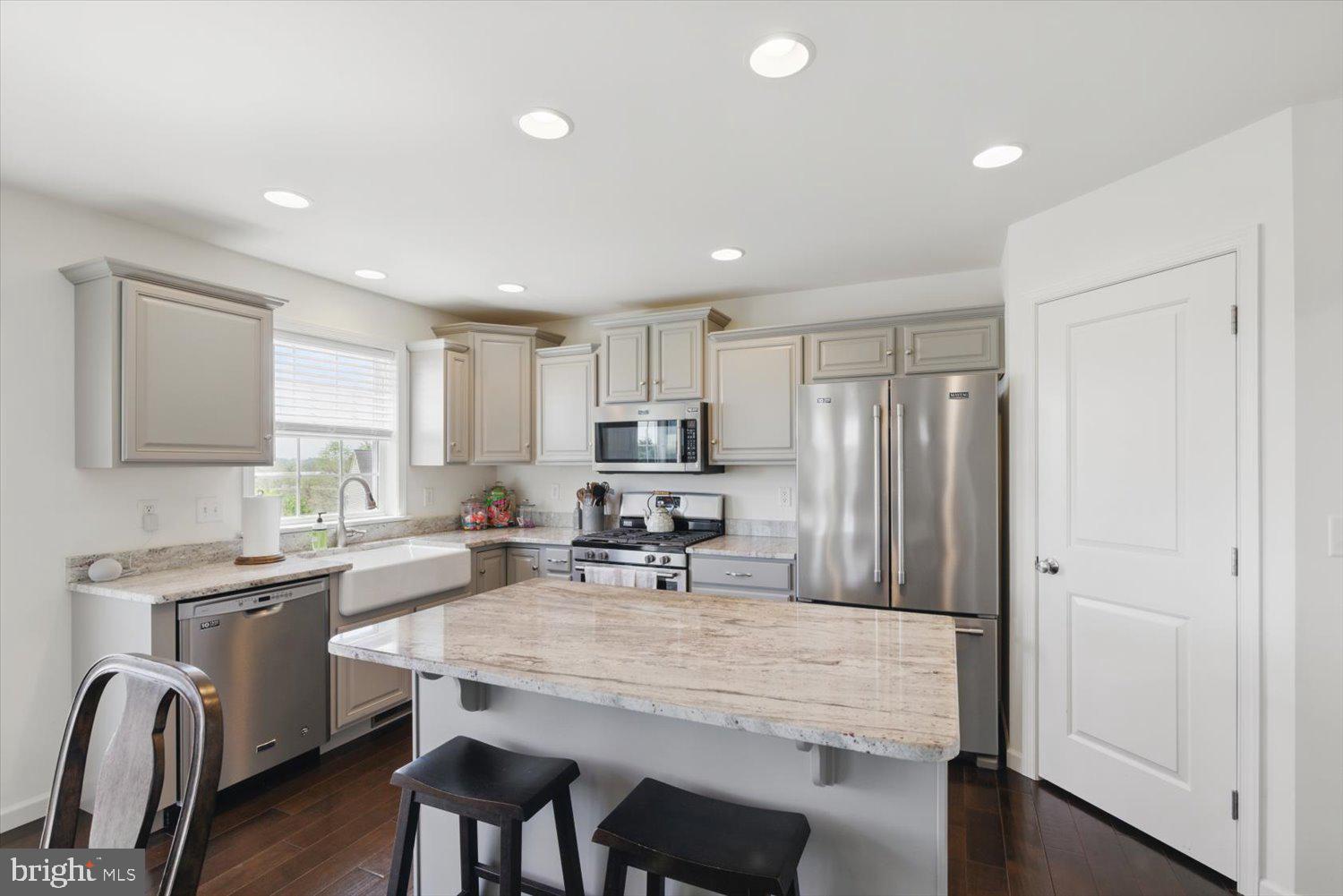 3931 ARCHER LANE
