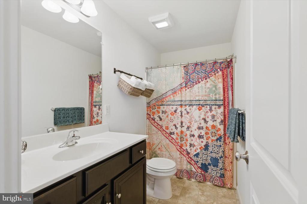 3931 ARCHER LANE