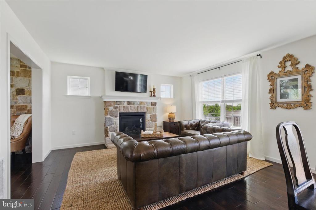 3931 ARCHER LANE
