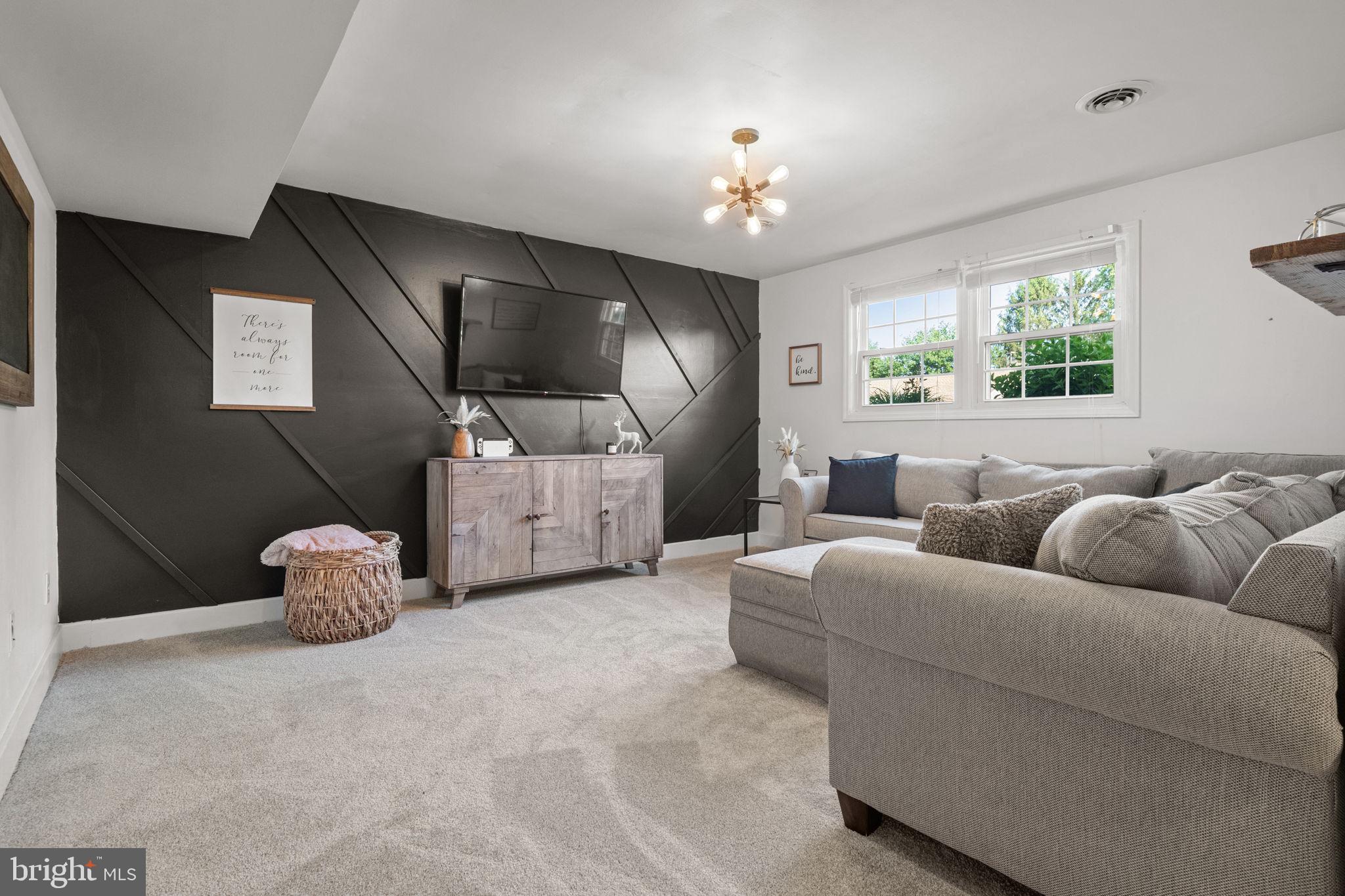 2436 ELLENDALE DRIVE