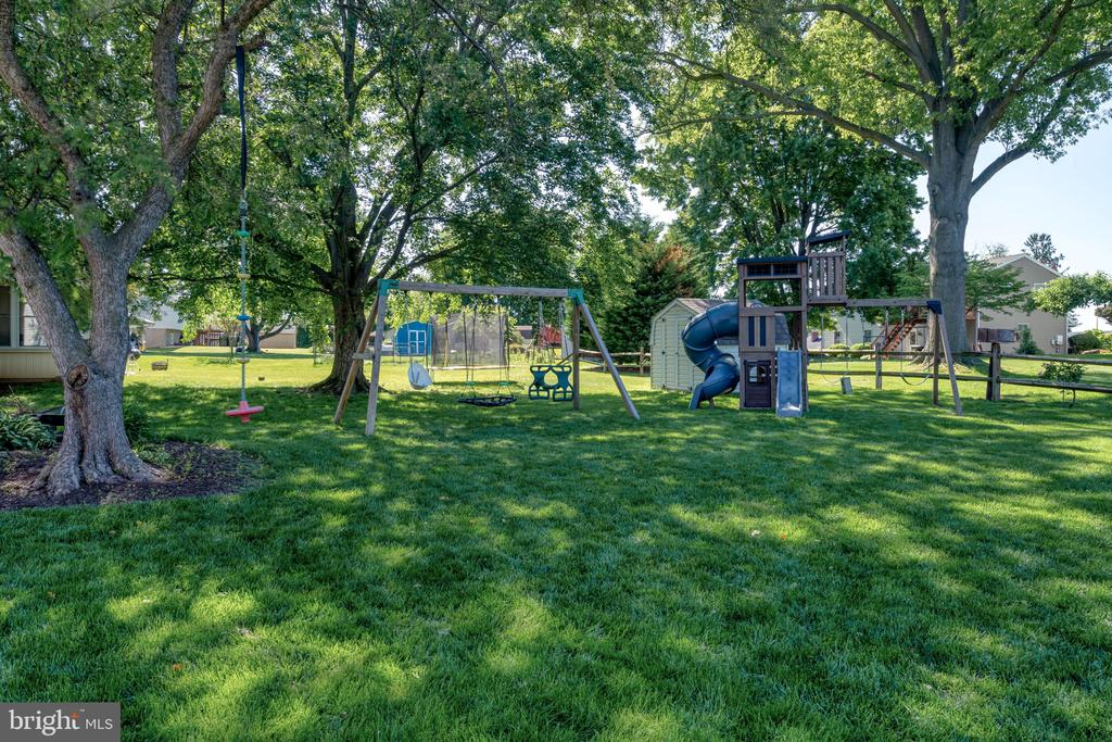 2436 ELLENDALE DRIVE
