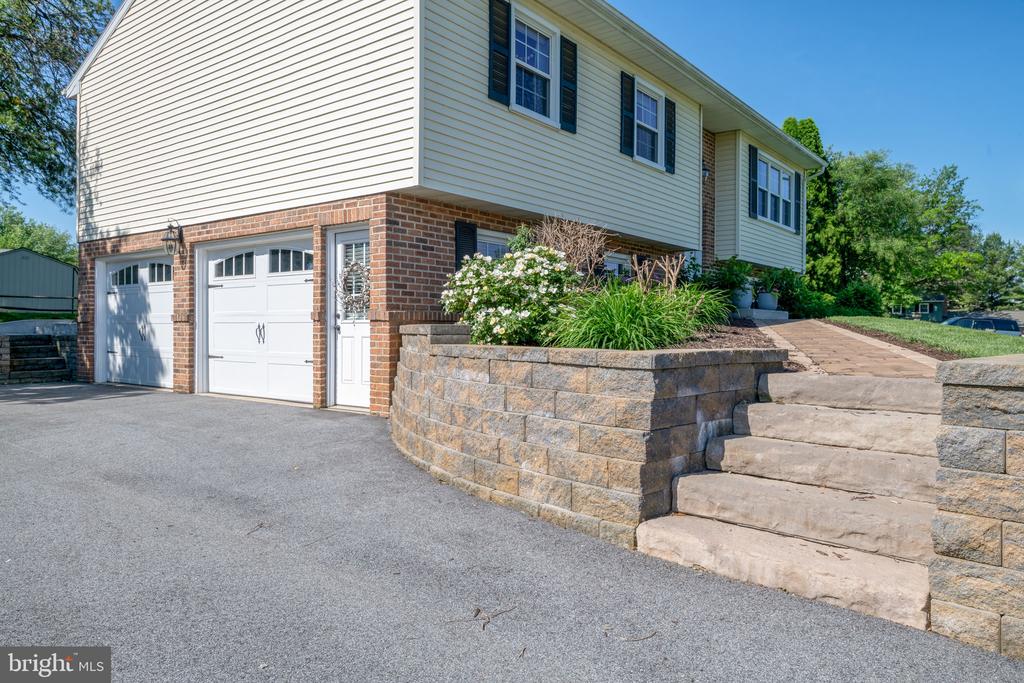 2436 ELLENDALE DRIVE