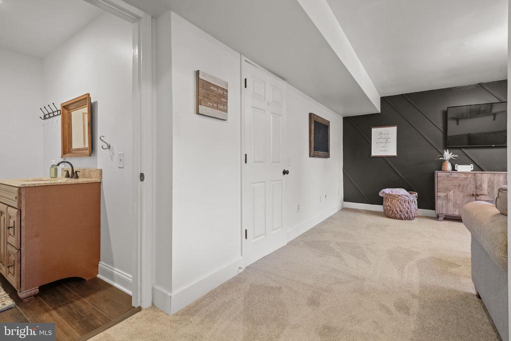 2436 ELLENDALE DRIVE