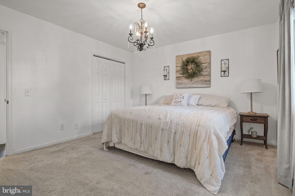 2436 ELLENDALE DRIVE