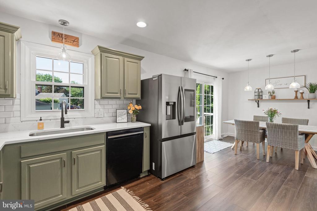 2436 ELLENDALE DRIVE