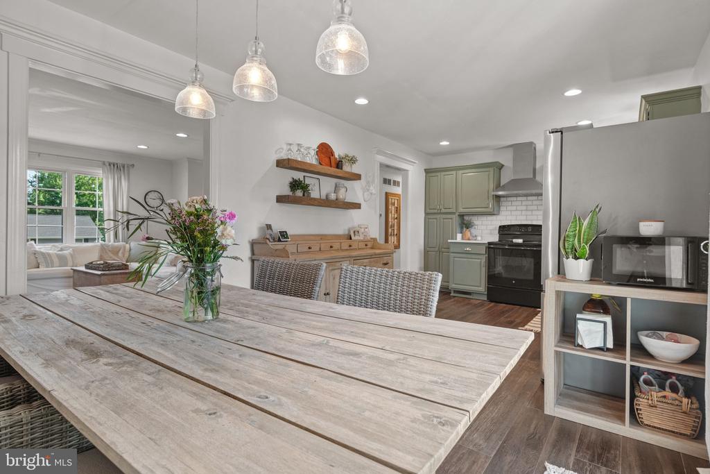 2436 ELLENDALE DRIVE