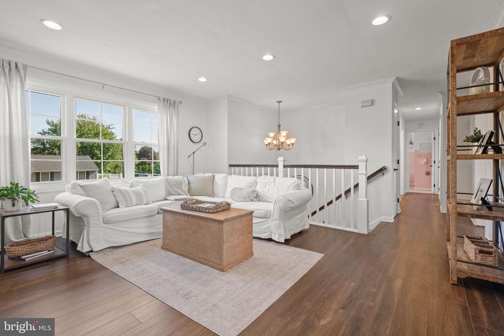 2436 ELLENDALE DRIVE