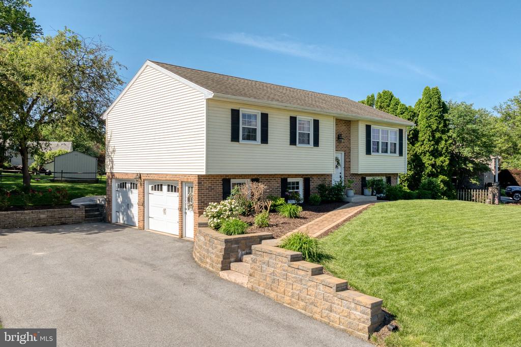 2436 ELLENDALE DRIVE
