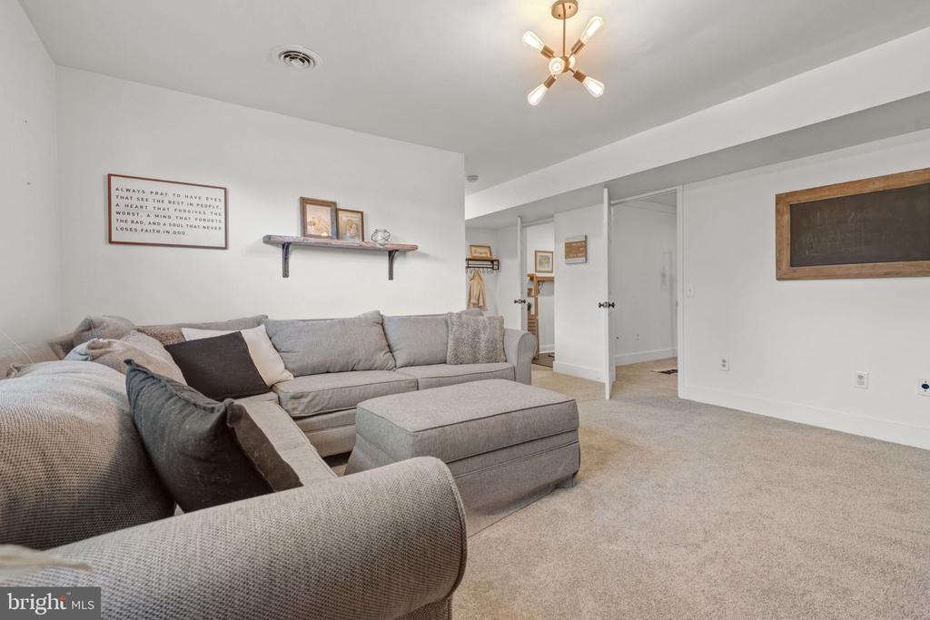 2436 ELLENDALE DRIVE