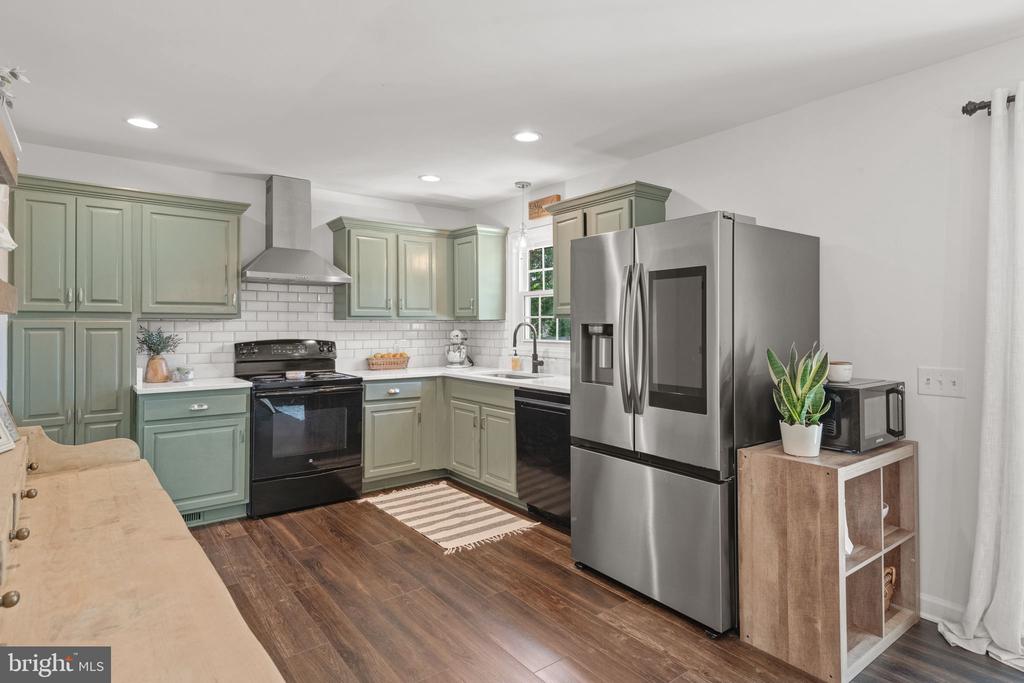 2436 ELLENDALE DRIVE
