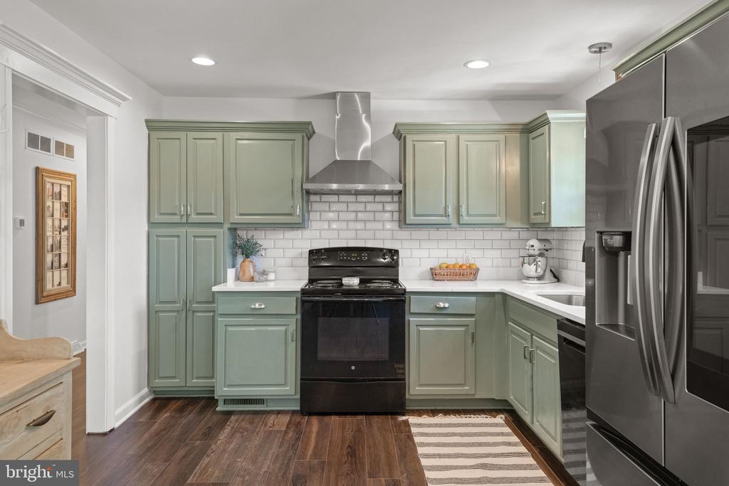 2436 ELLENDALE DRIVE