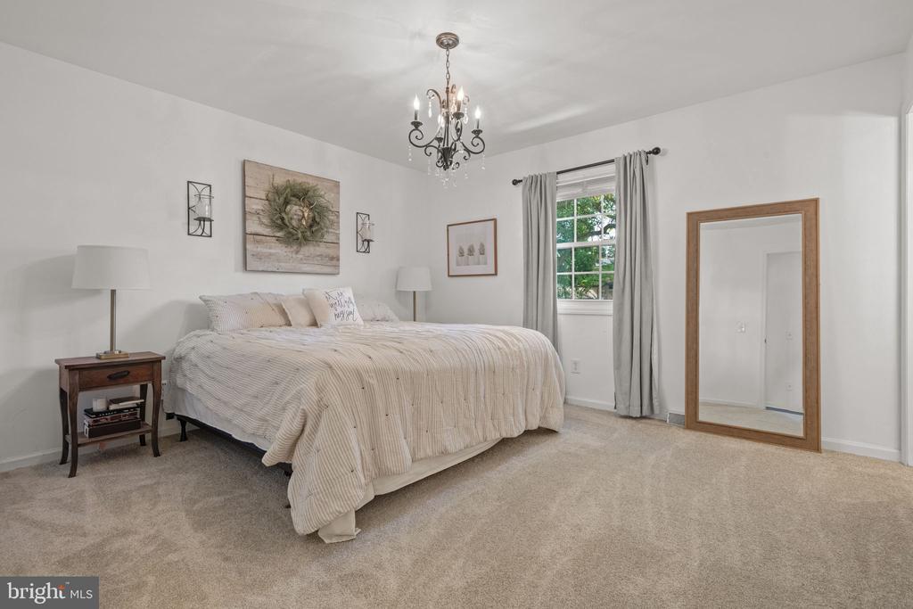 2436 ELLENDALE DRIVE