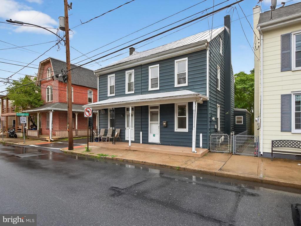 31 W FERDINAND STREET