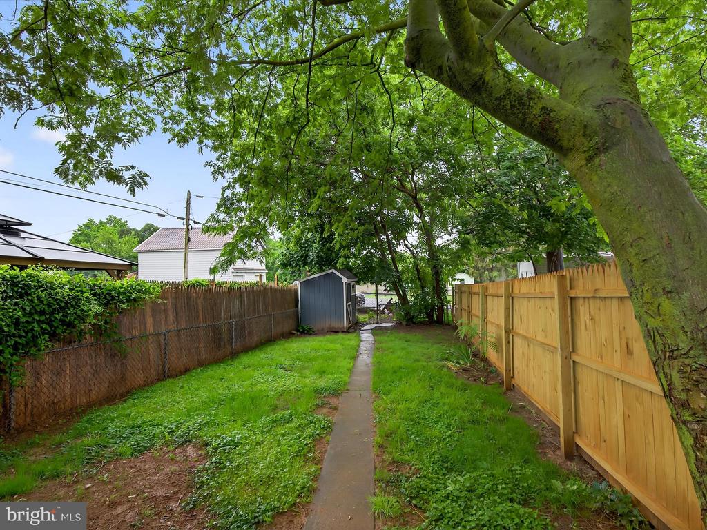 31 W FERDINAND STREET