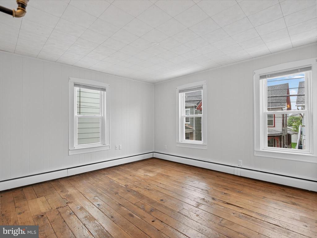 31 W FERDINAND STREET