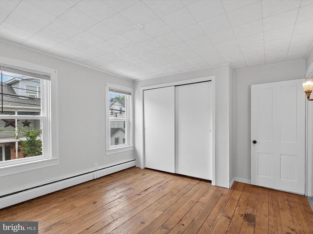 31 W FERDINAND STREET