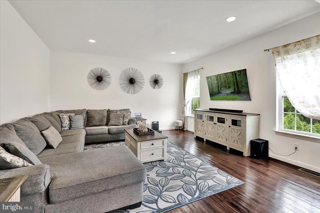 355 WESTVIEW DRIVE