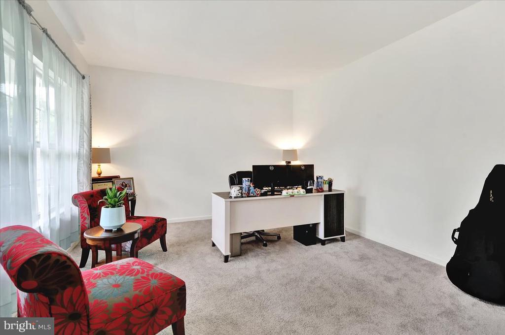 355 WESTVIEW DRIVE