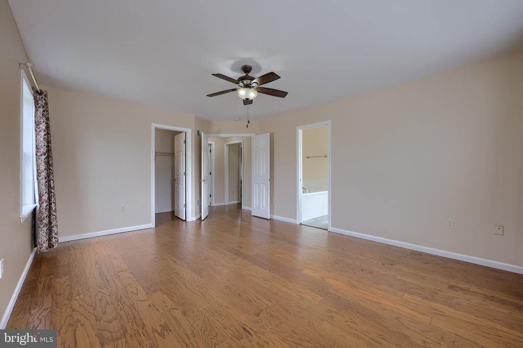 421 WAGONWHEEL ROAD