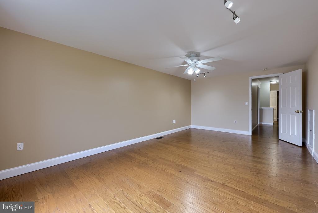 421 WAGONWHEEL ROAD