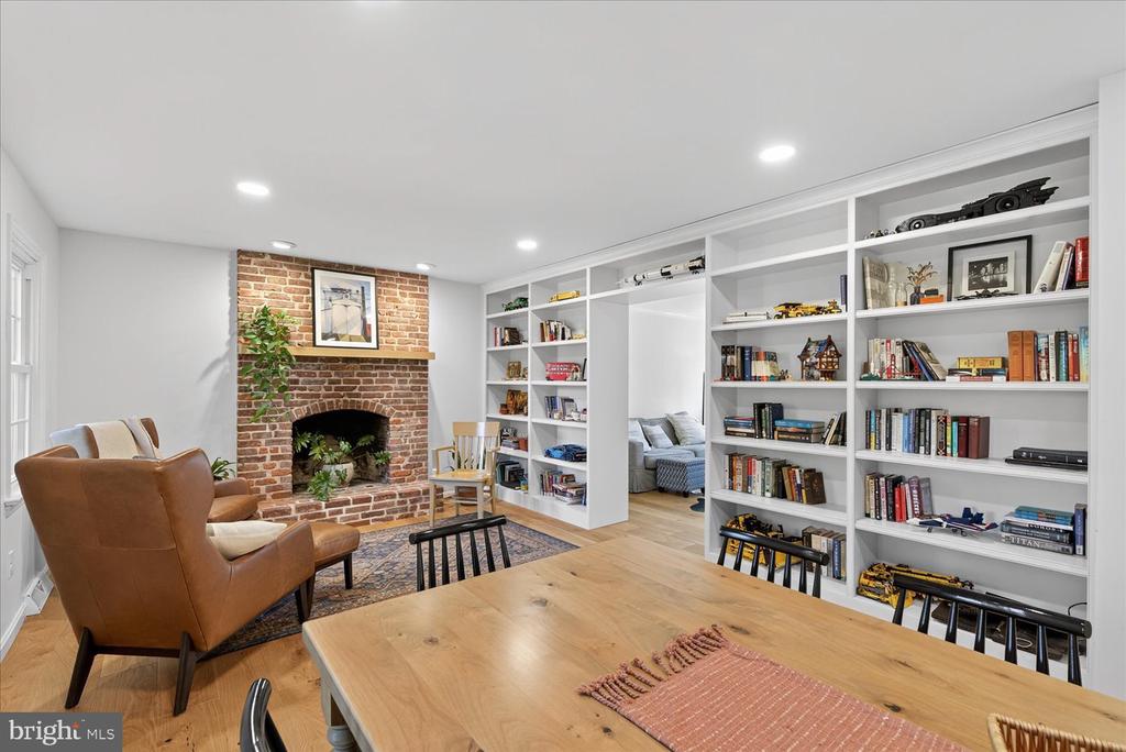 381 CHOWNING PLACE