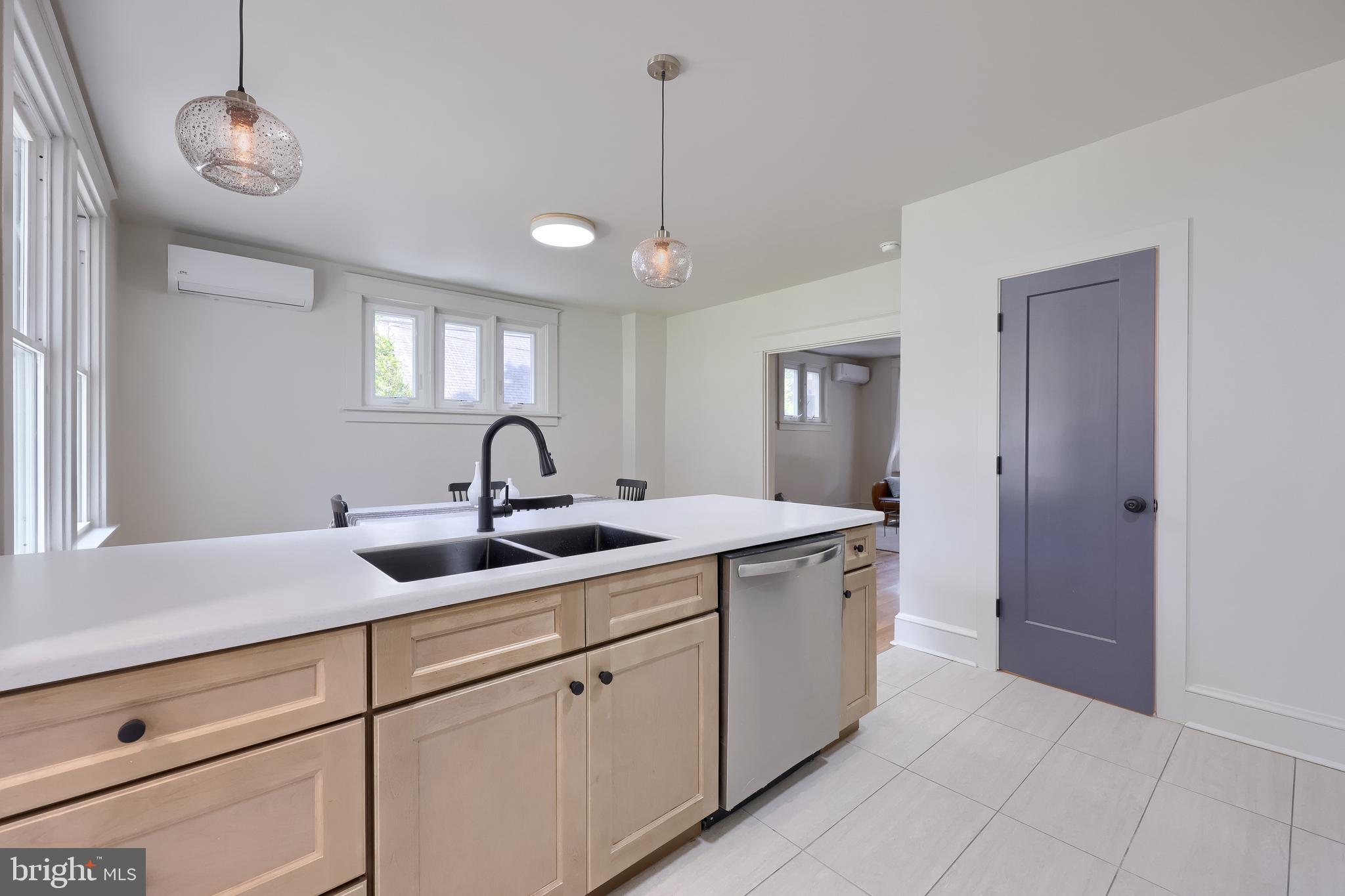 1115 W CLAY STREET