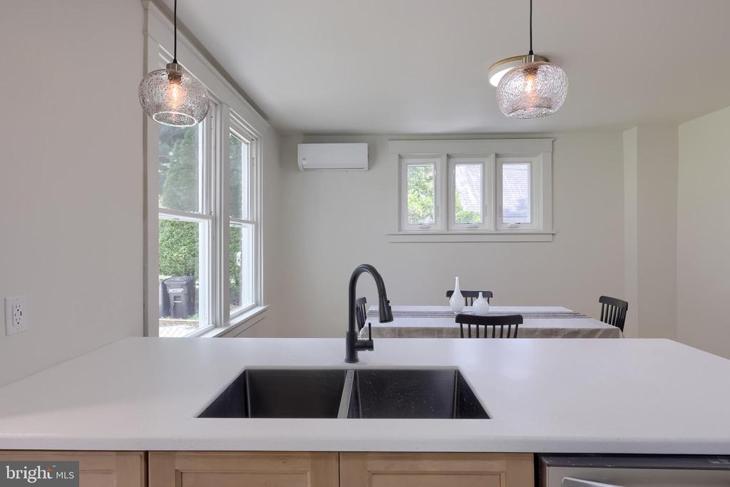 1115 W CLAY STREET