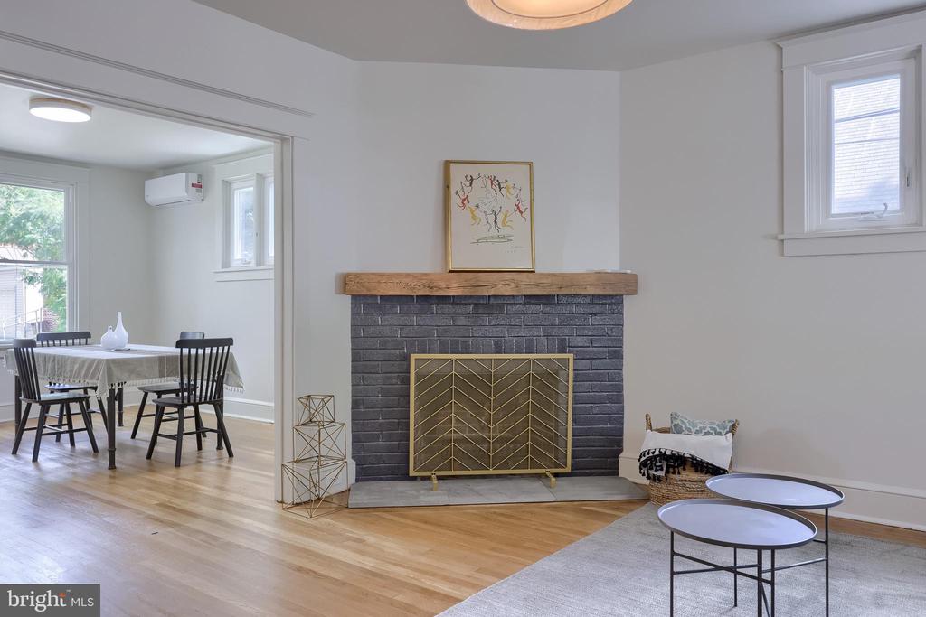 1115 W CLAY STREET