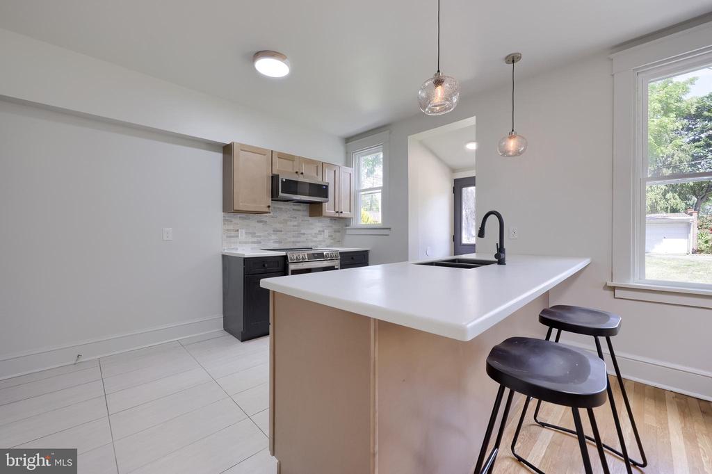 1115 W CLAY STREET