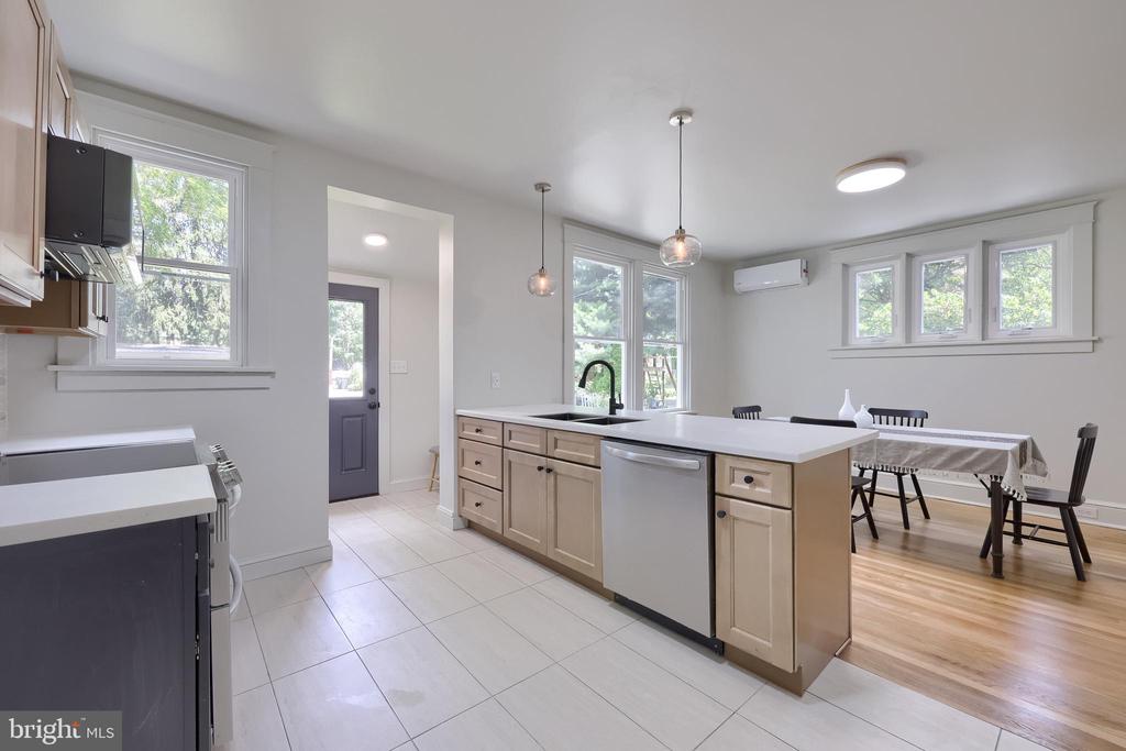 1115 W CLAY STREET