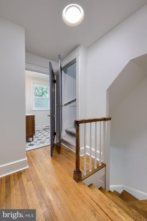 1115 W CLAY STREET