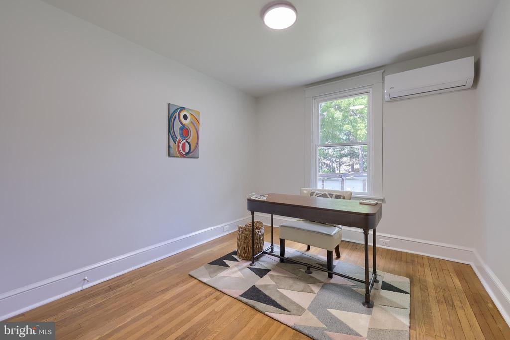 1115 W CLAY STREET