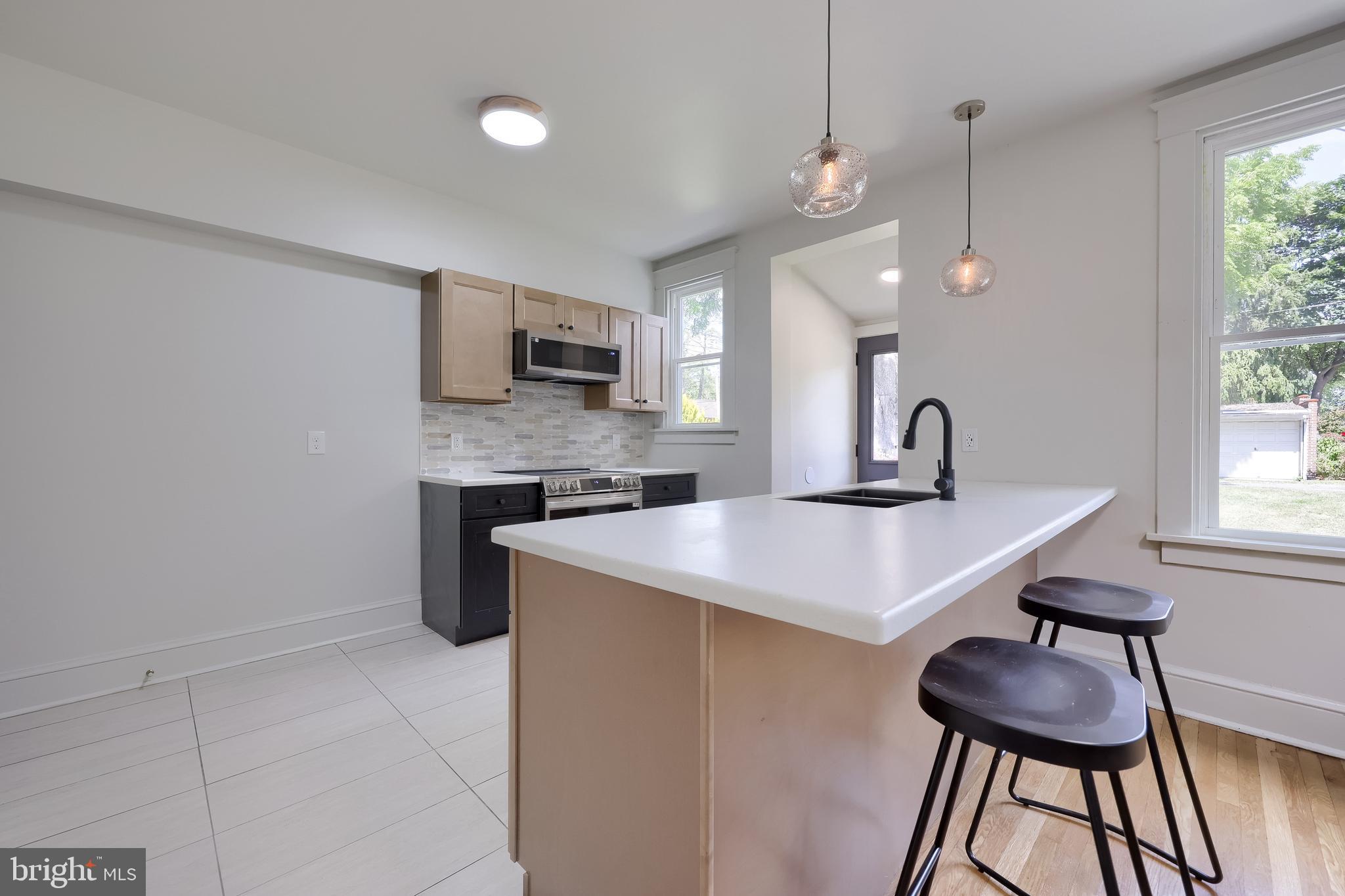 1115 W CLAY STREET
