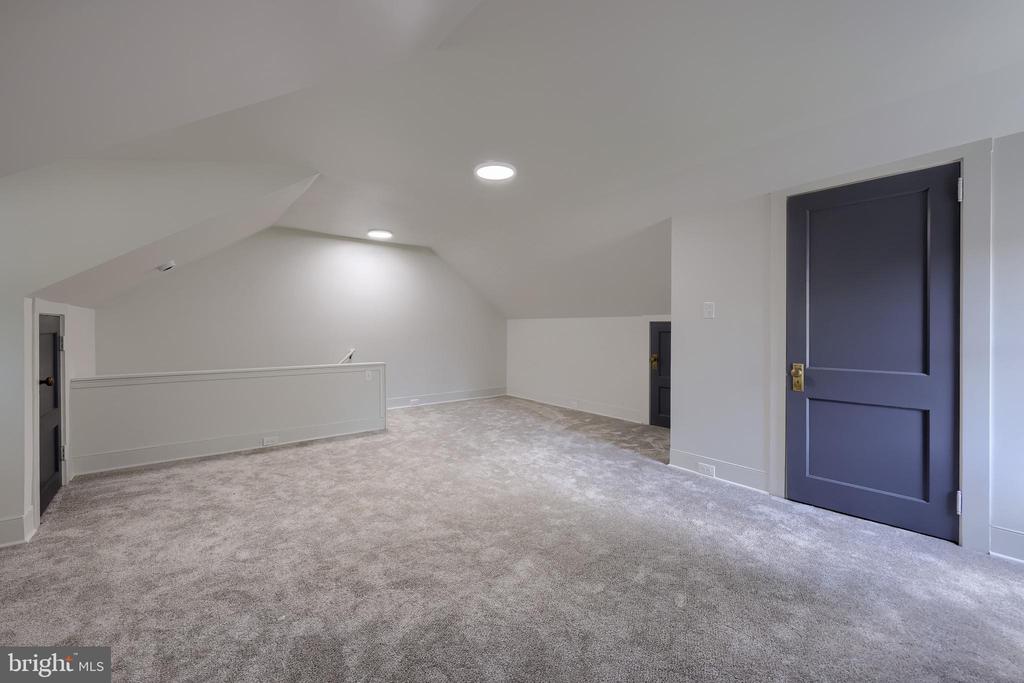 1115 W CLAY STREET