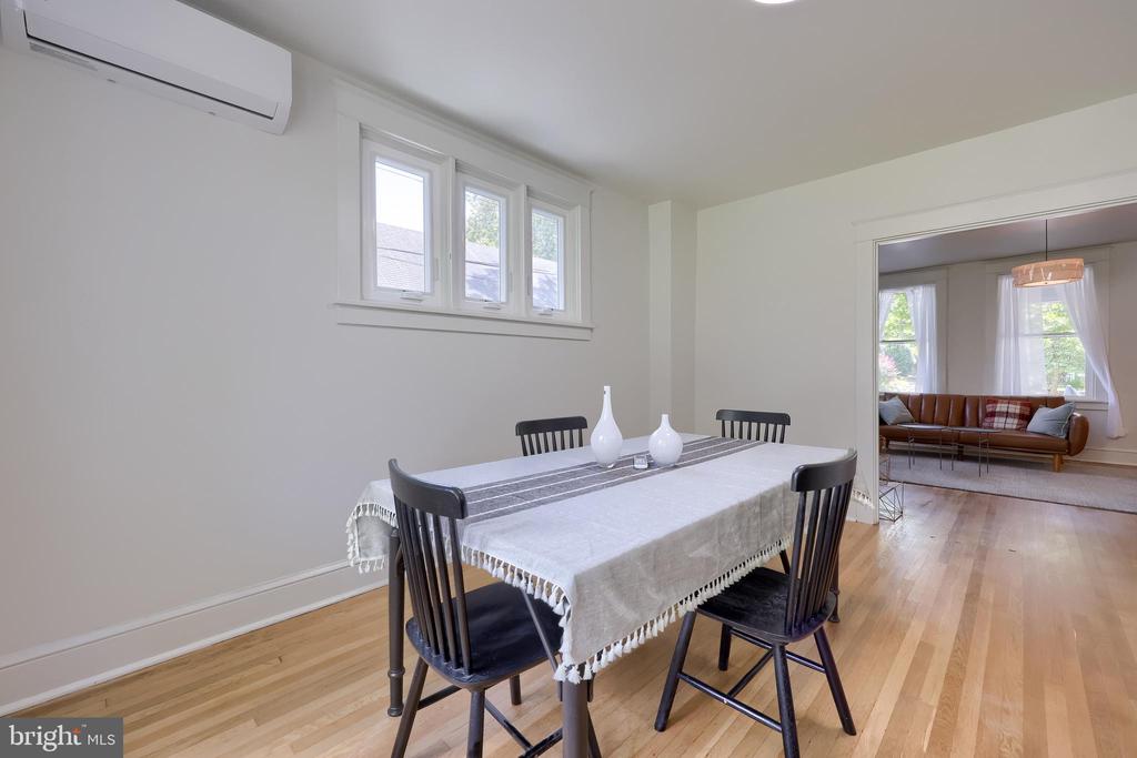 1115 W CLAY STREET