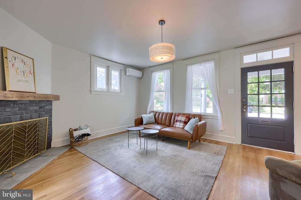 1115 W CLAY STREET
