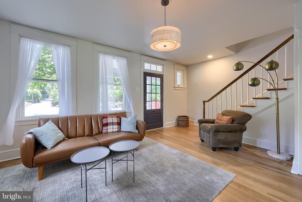 1115 W CLAY STREET